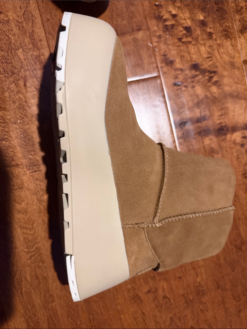 Ugg platform boots Size 7 - Picture 5 of 8